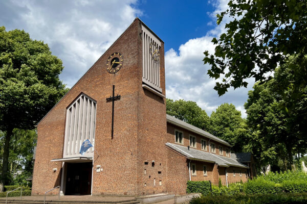 Oecumenische viering in de Lucaskerk in Elden