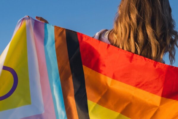 Regenboogviering in Waalse kerk