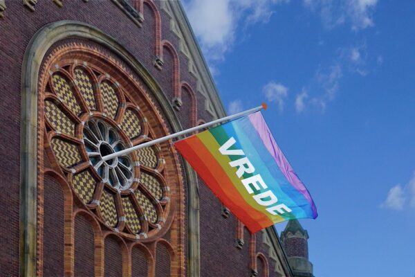 Vredeszondagviering in de Lucaskerk in Elden
